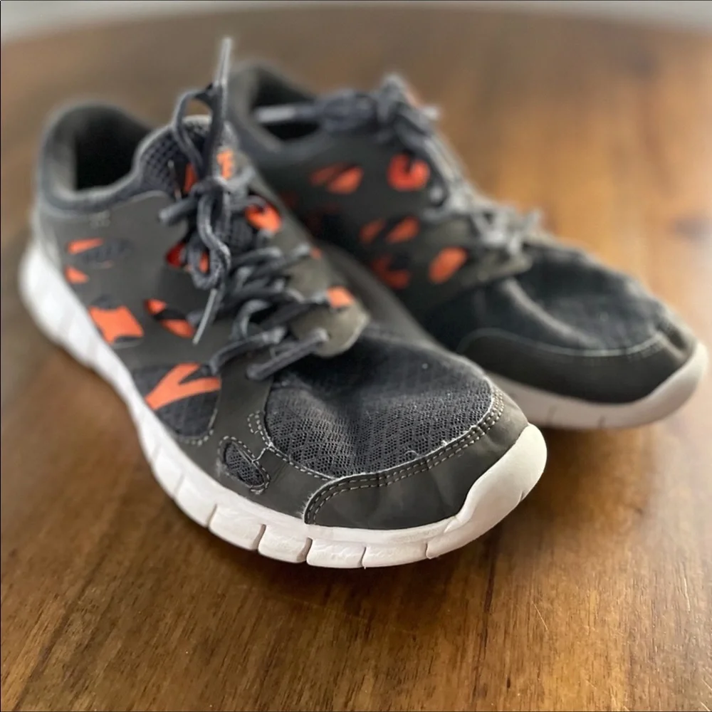 Nike Free Run 2 Sneakers Tennis Shoes Youth Size 7 Orange Gray